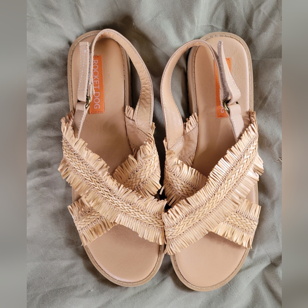 🌼3 for $30🌼 Super comfy ROCKET DOG sandals size  9